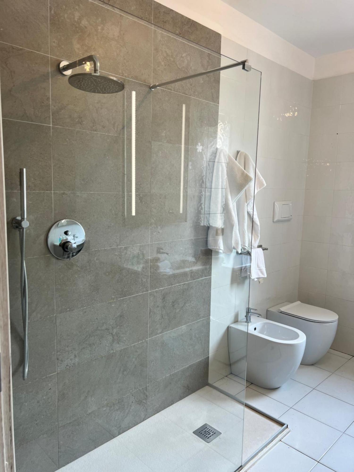 5 Viale Fano Apartment Римини Екстериор снимка