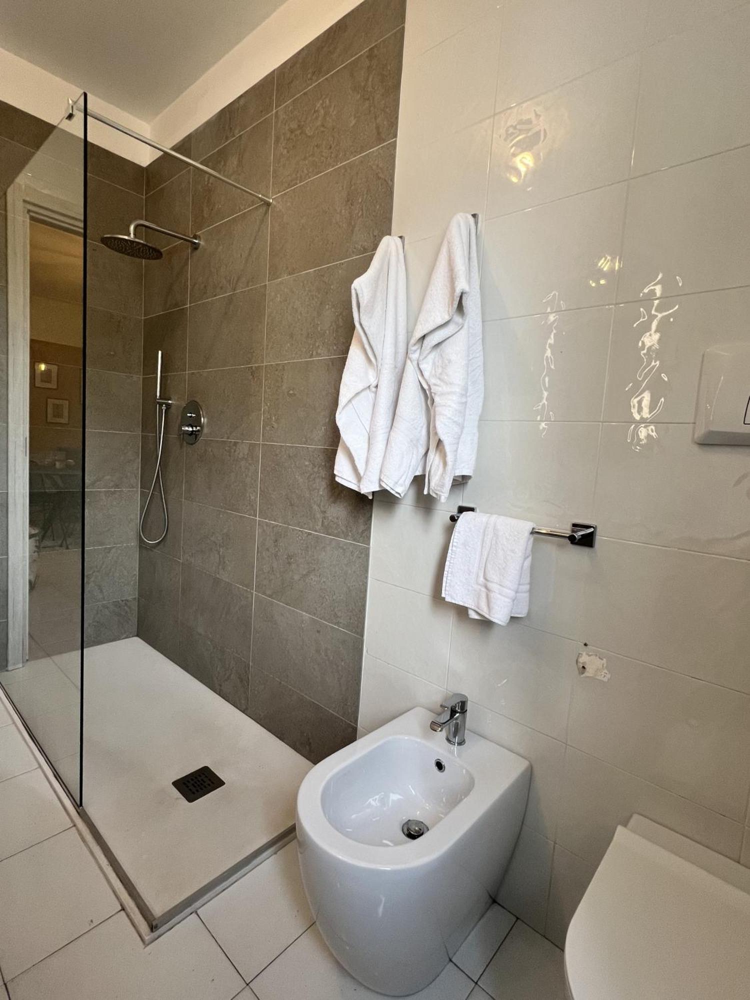5 Viale Fano Apartment Римини Екстериор снимка